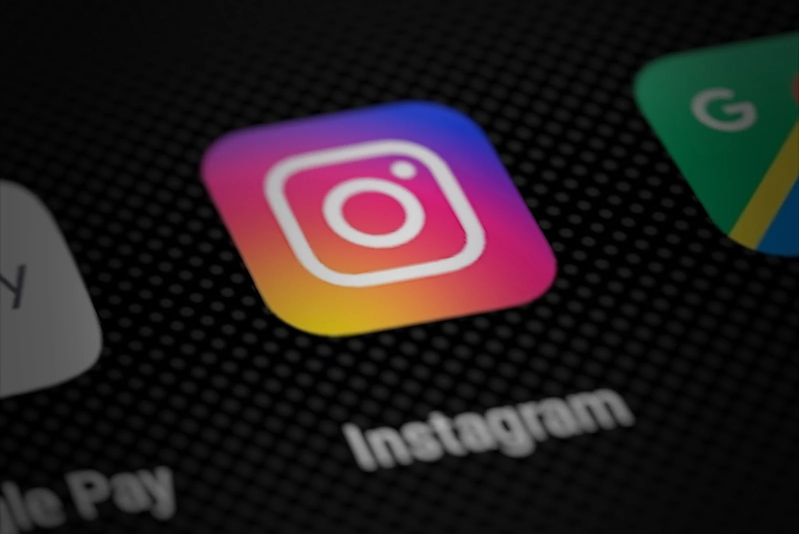 Le creatrici protestano contro la politica di Meta che limita i post politici su Instagram