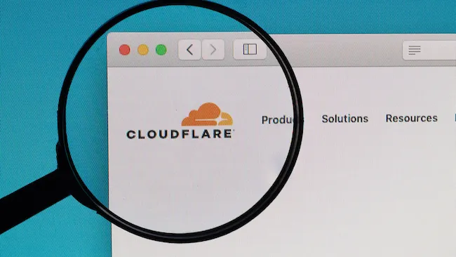 Labirinto AI: Il Nuovo Strumento di Cloudflare Inganna i Crawler AI con Pagine Web False