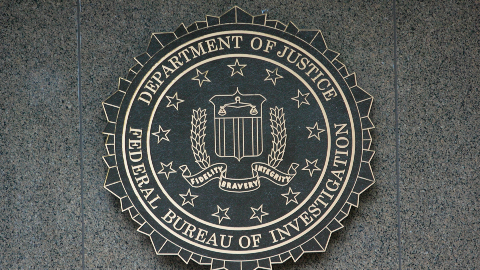 Il Rapporto dell’FBI Rivela che Truffatori hanno Rubato Oltre 16 Miliardi di Dollari nel 2024