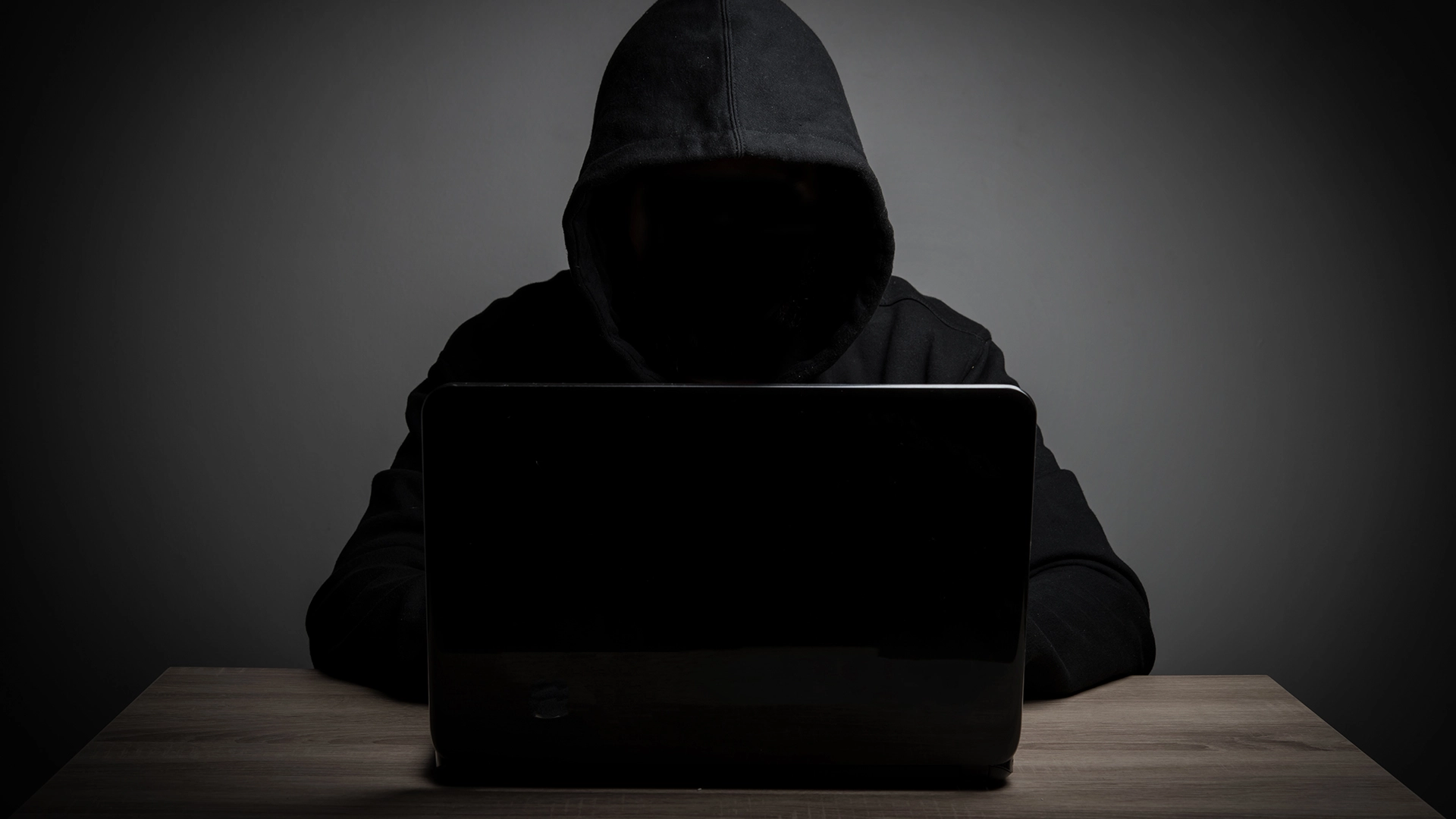 Gli Hacker Mascherano Malware Come File di Screensaver in un Finto Attacco via Email di Spedizione
