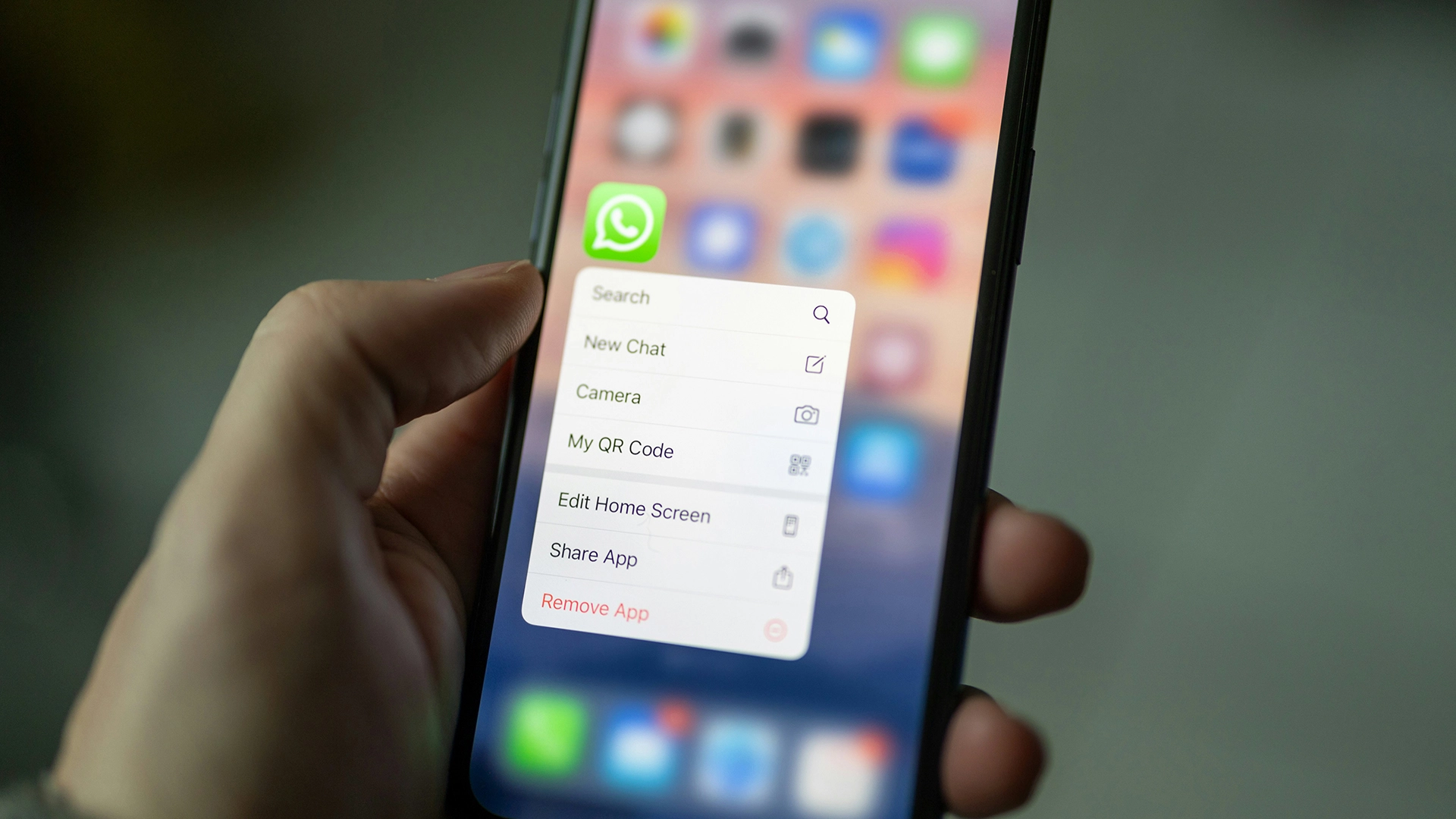 I Telefoni a Basso Costo Arrivano con un Finto WhatsApp che Ruba le Criptovalute