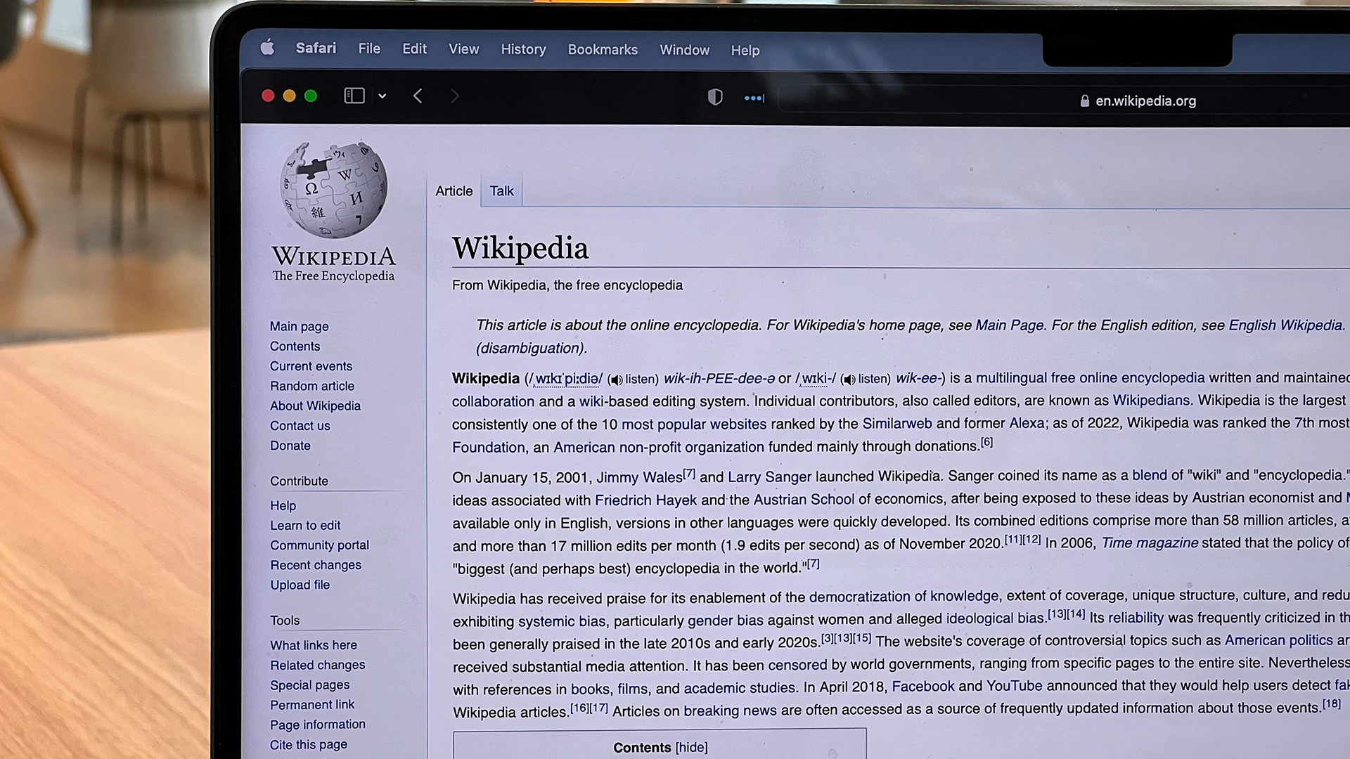 I Bot AI stanno Saturando i Server di Wikipedia