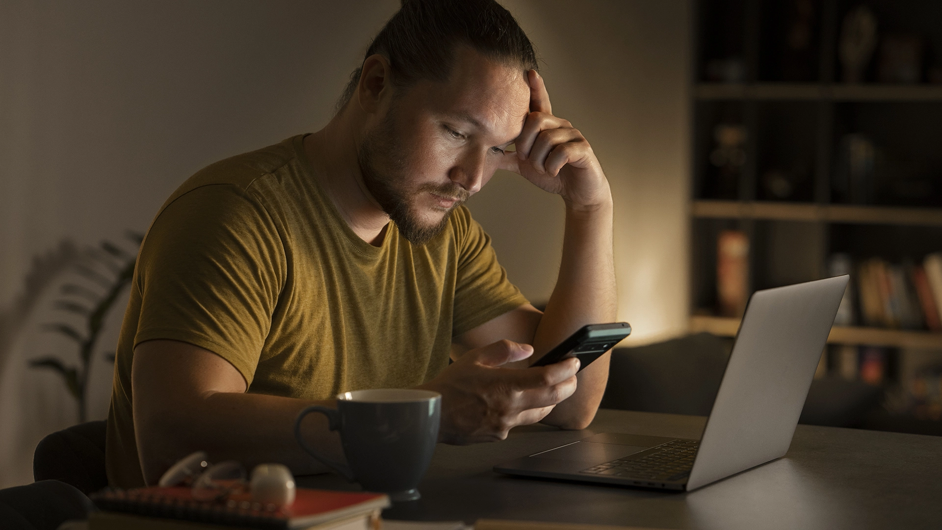 Le Persone Che Praticano Il Doomscrolling Tendono A Credere Di Più Nelle False Notizie