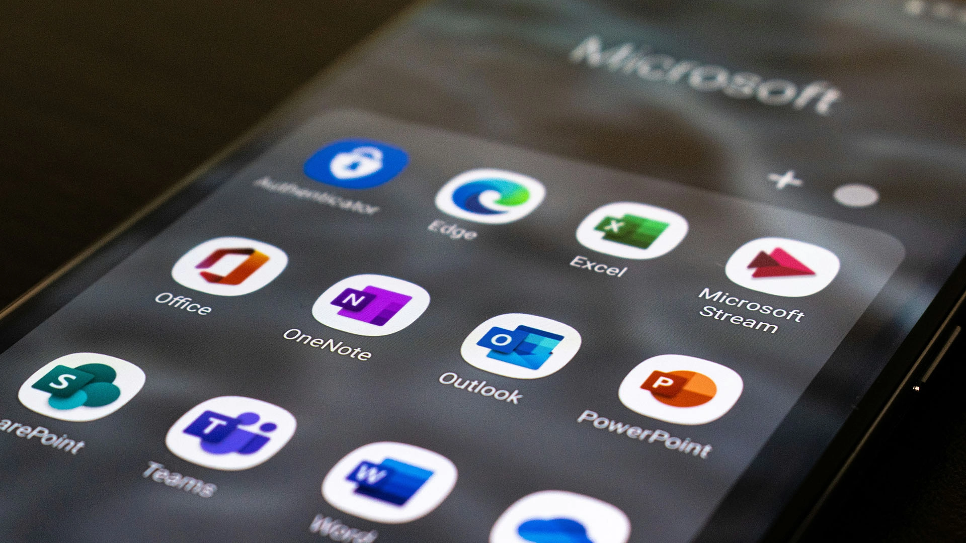 Microsoft Aggiunge Assistente AI a Windows 11