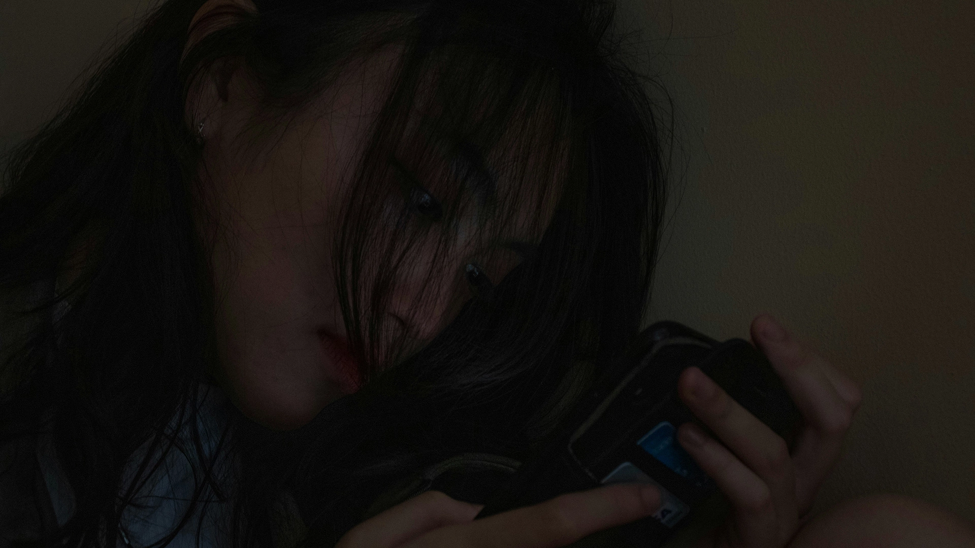 L’IA Sta Alimentando un’Impennata nelle Truffe di Sextortion su App di Incontri