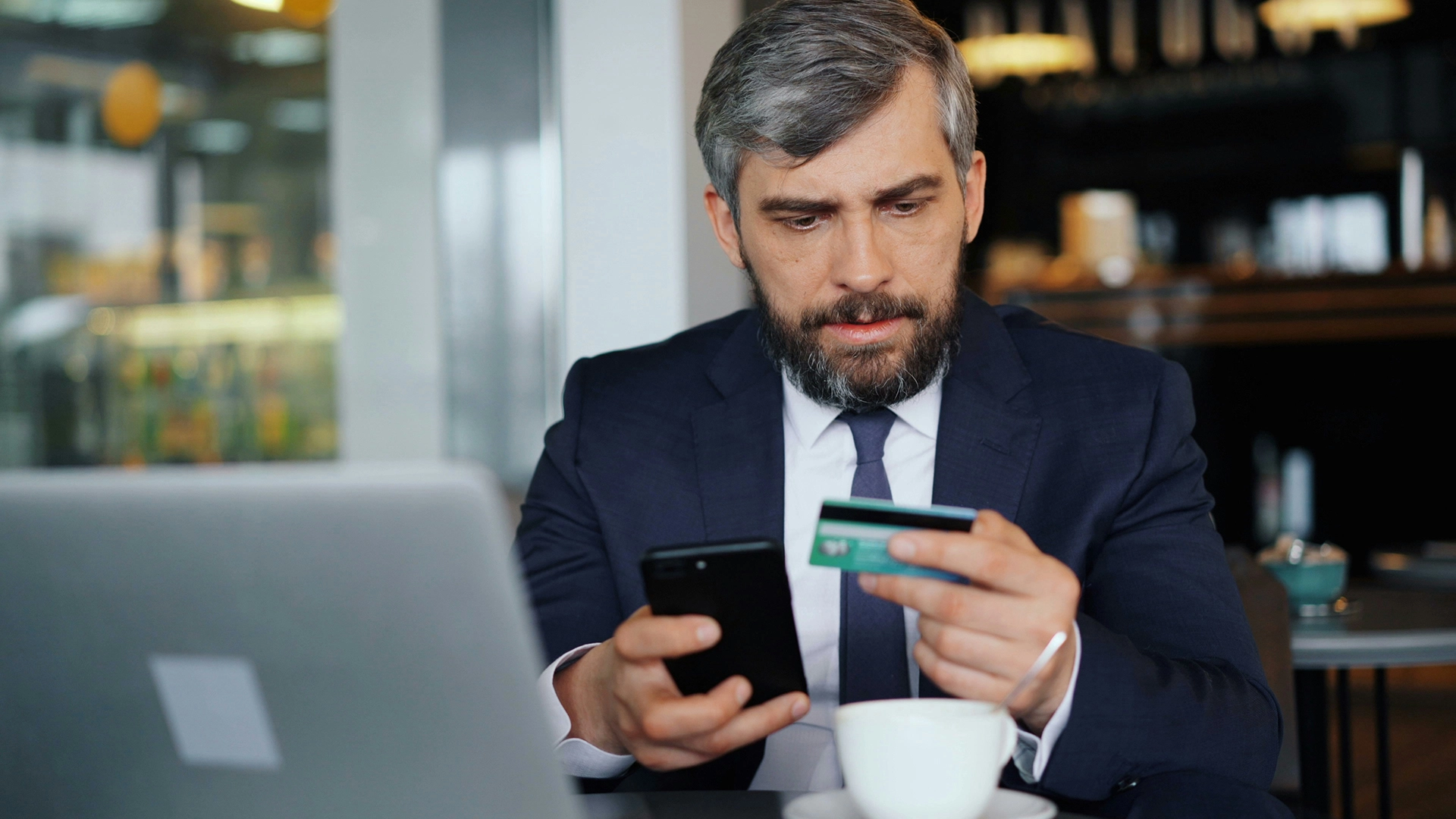 Il Nuovo Malware Trasforma le Vere App Bancarie in Strumenti di Spionaggio