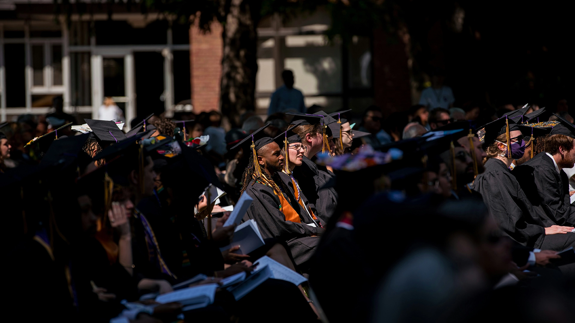Gli Stati Uniti Richiedono agli Studenti Stranieri di Rendere Pubblici i Social Media per i Visti