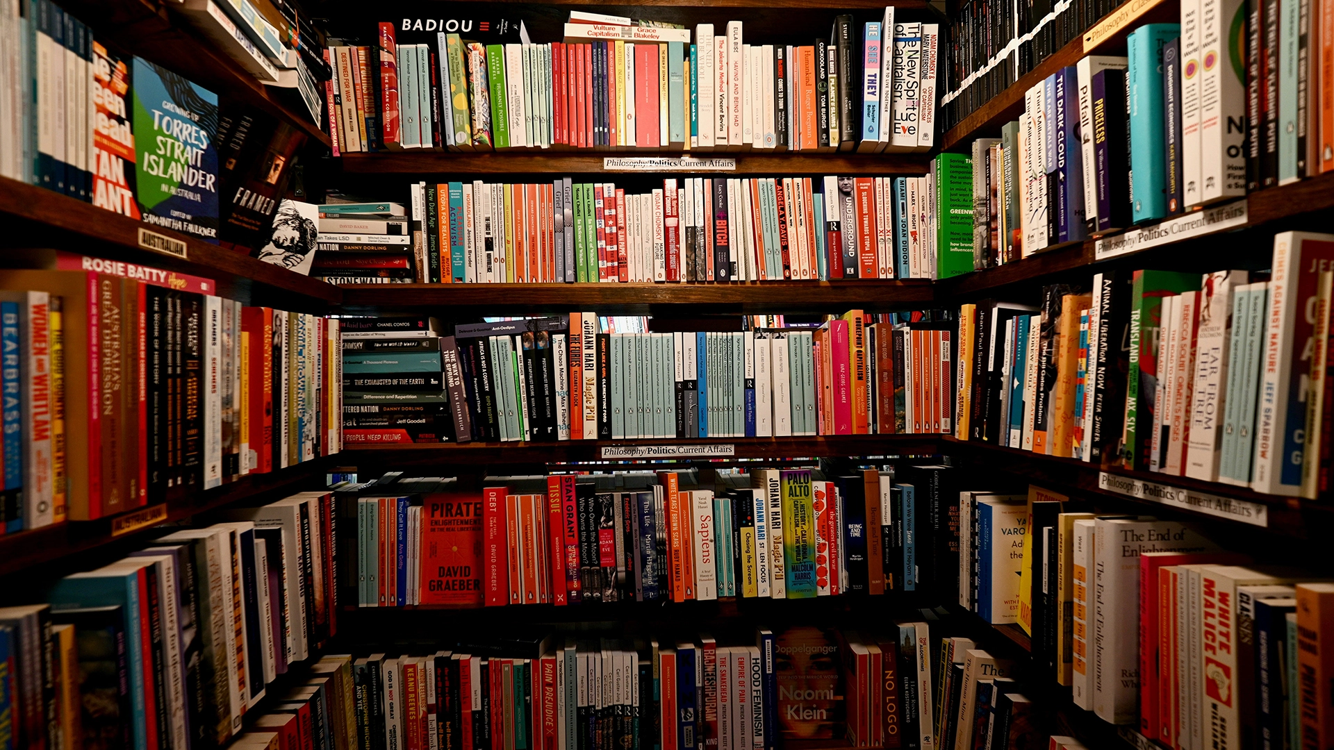 Anthropic vince una decisione chiave nella causa per violazione di copyright, ma affronta un processo per libri piratati
