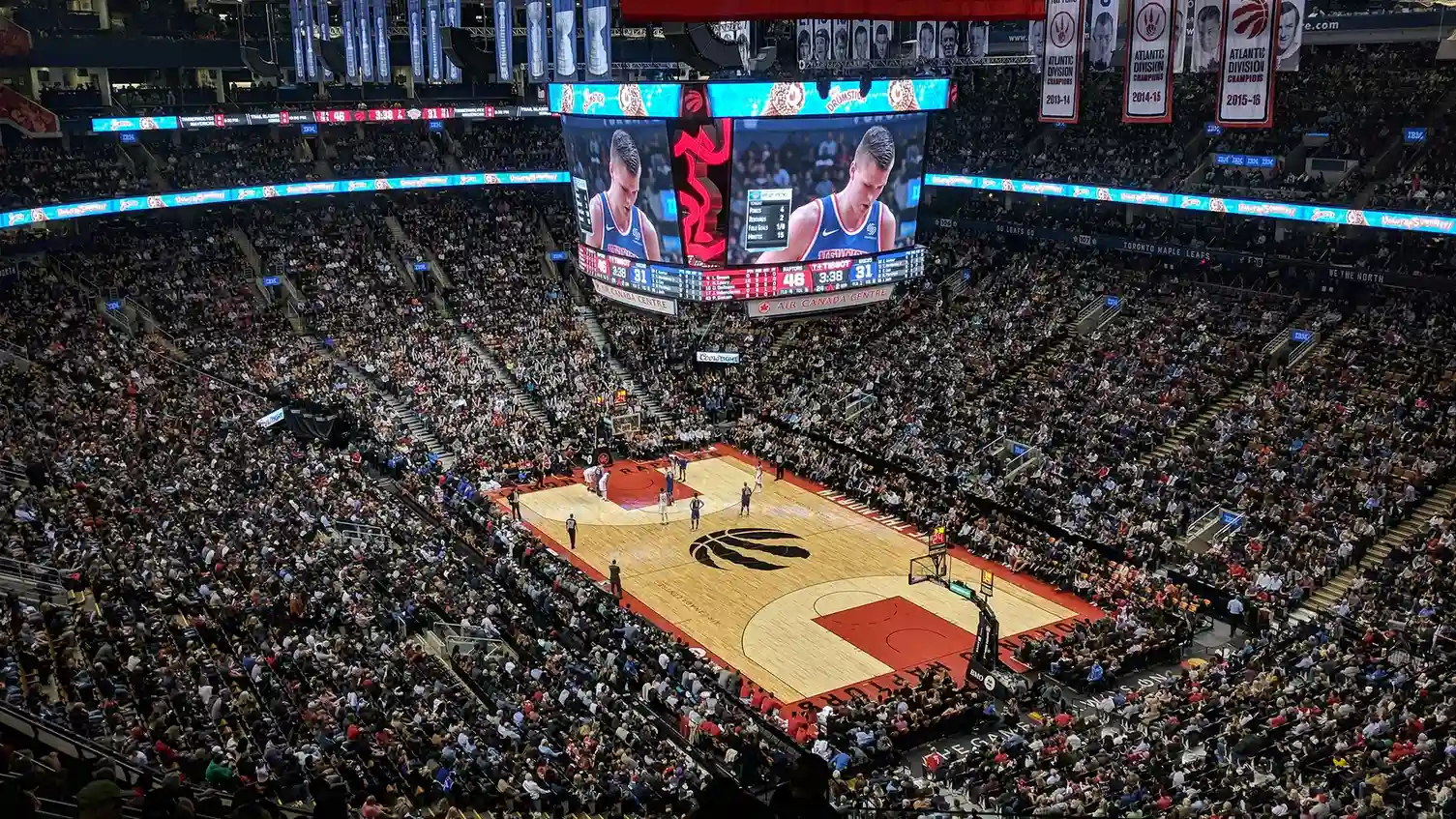 La piattaforma di scommesse Kalshi trasmette un spot pubblicitario completamente generato da AI durante le finali NBA