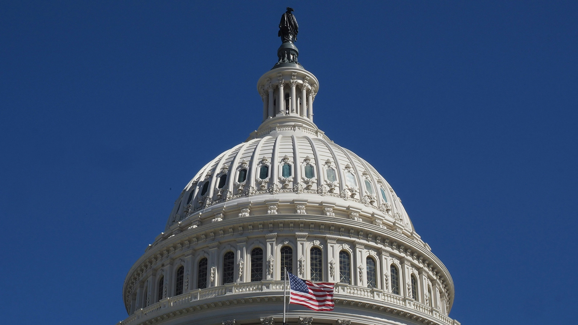 L’IA per Ridurre le Norme Federali degli Stati Uniti nel Piano di Deregolamentazione di Trump