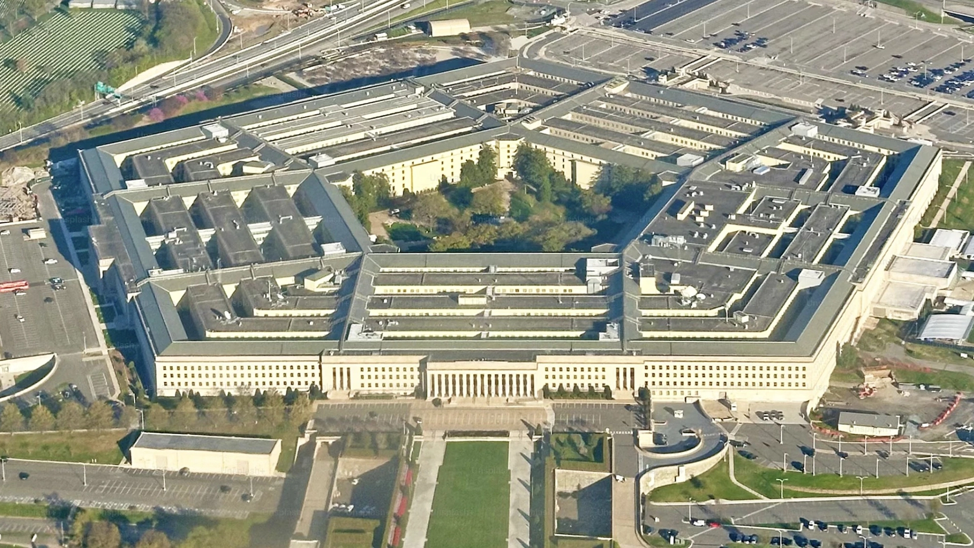 Il Pentagono Assegna Contratti del Valore di Fino a 200 Milioni di Dollari ai Giganti dell’IA per Potenziare la Tecnologia Militare