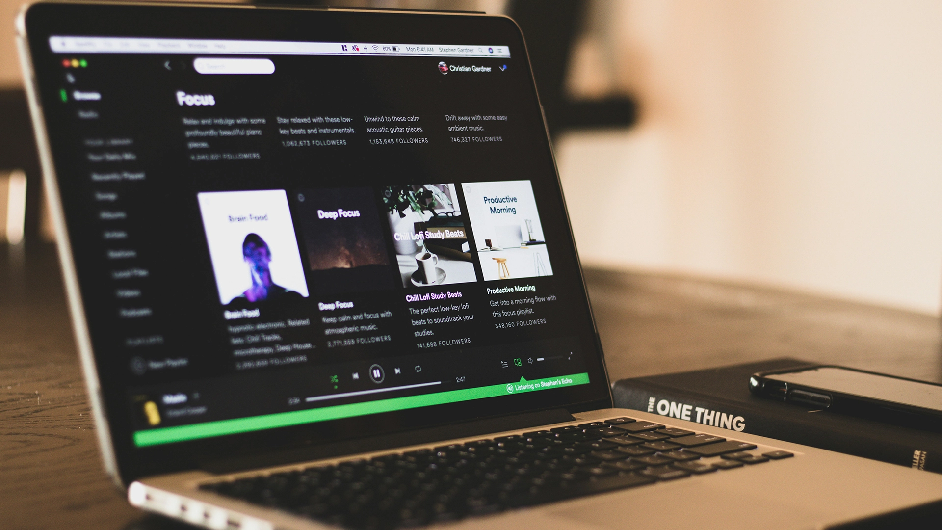 Spotify pubblica canzoni generate da AI con i nomi di artisti deceduti senza permesso