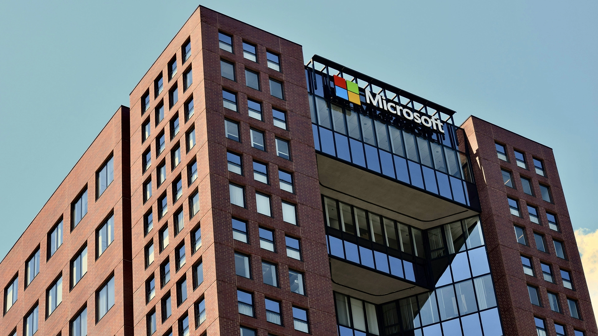Microsoft intende licenziare 9.000 dipendenti, circa il 4% della forza lavoro