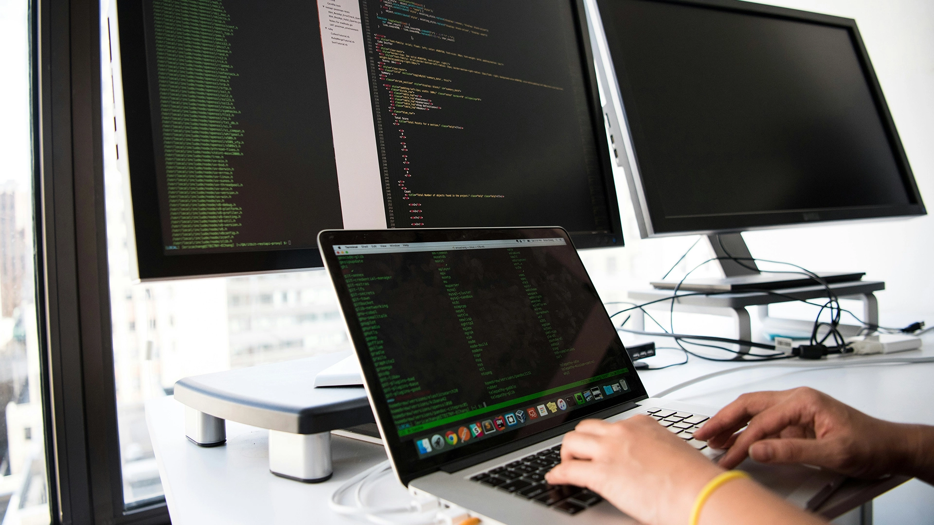 Una Ingegnere Informatica Diventa Virale per Gestire Molti Lavori in Start-up della Silicon Valley
