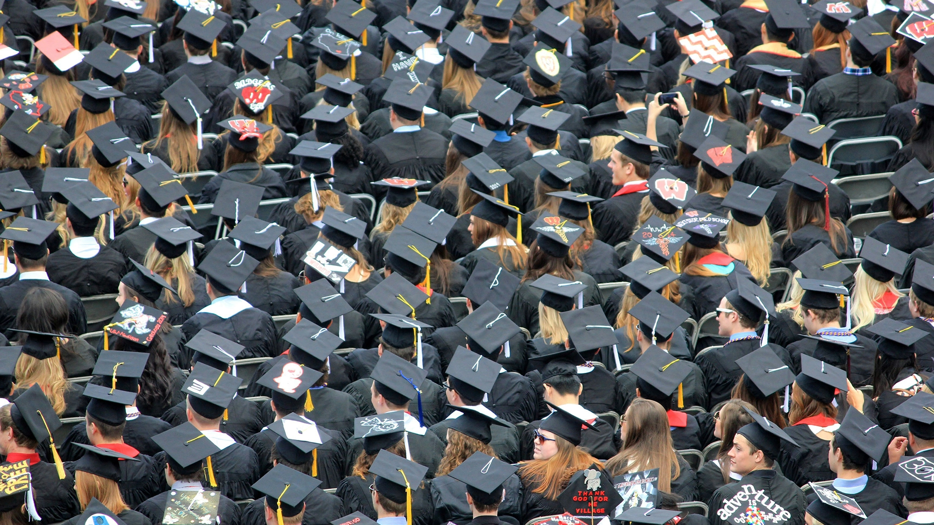 Classe del 2025: I Primi Laureati Universitari Completamente Istruiti dall’IA