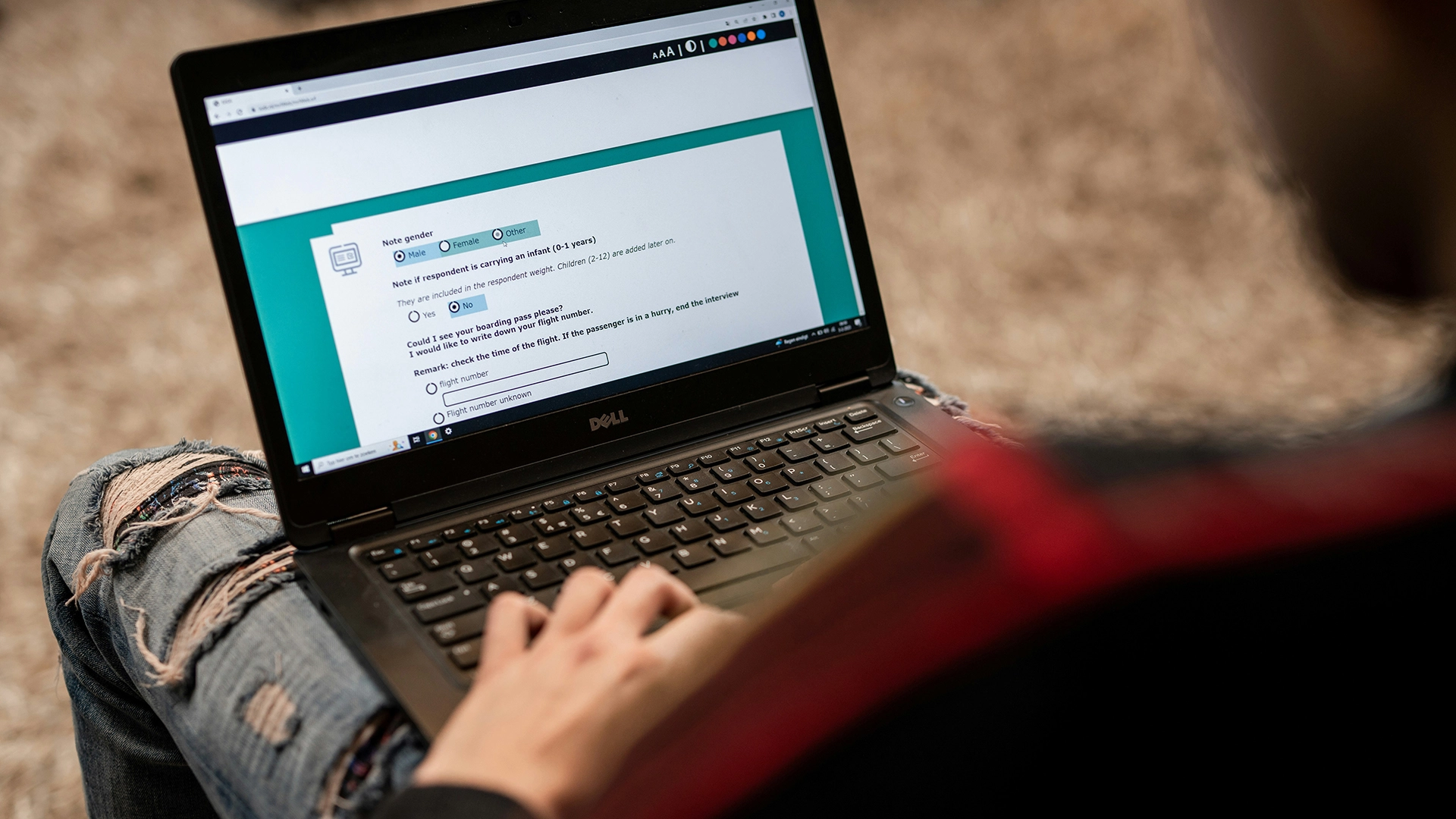 Quasi la Metà delle Risposte ai Sondaggi Online Potrebbe Provenire da AI, Rivela uno Studio