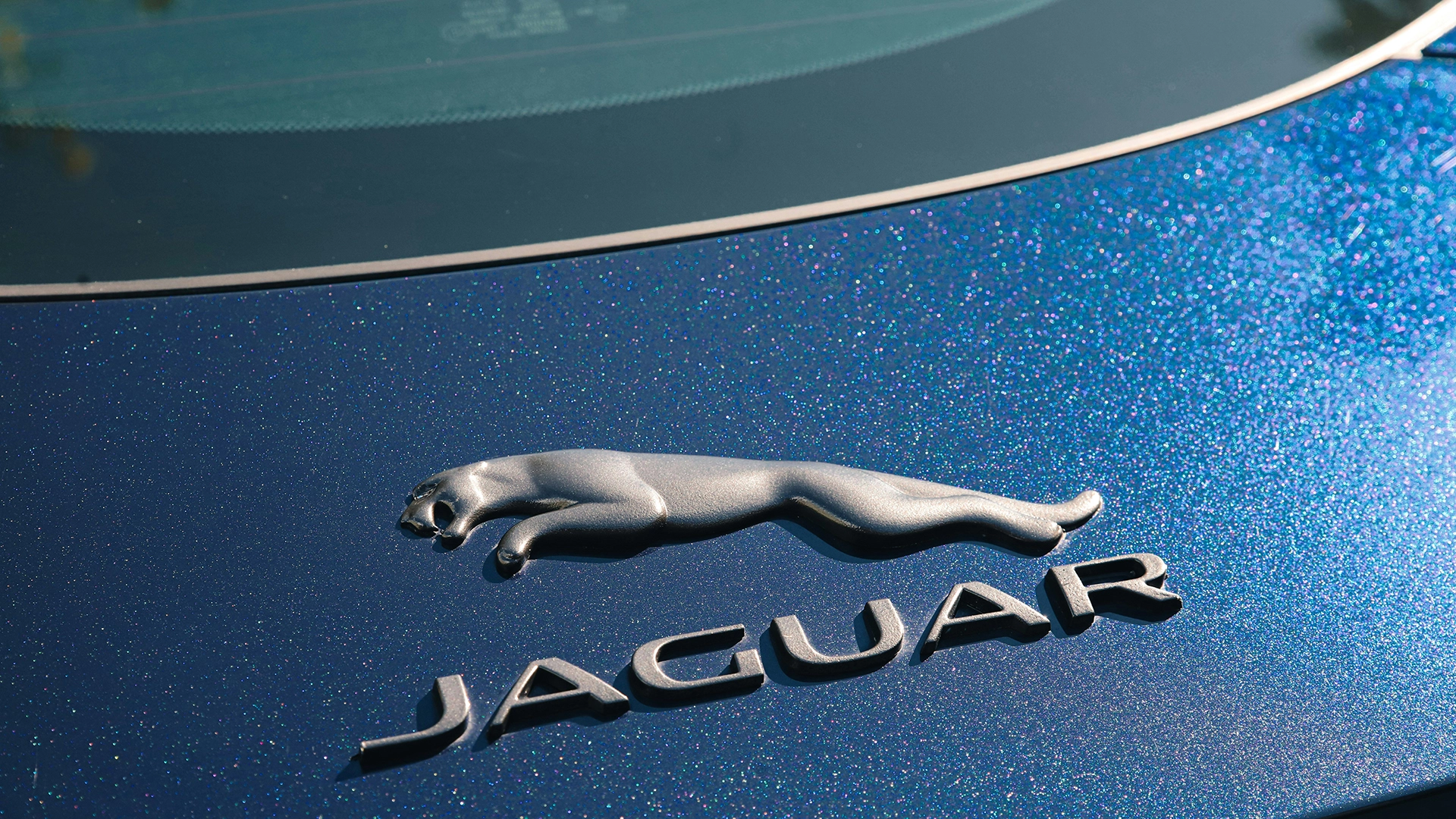 Cyberattacco Paralizza Jaguar Land Rover, Mette a Rischio Migliaia di Lavori